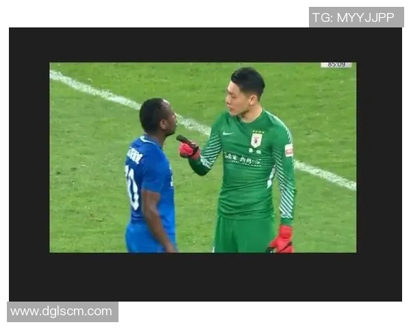 足球明星被犯规搞笑瞬间集锦让你捧腹大笑的精彩时刻